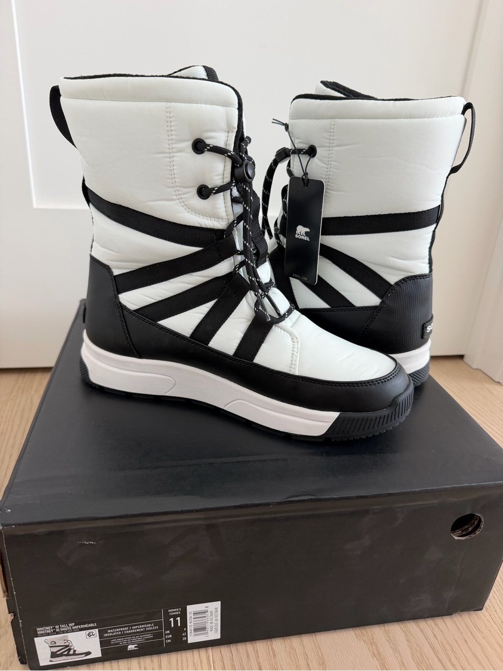 Sorel White and Black Women's Winter Lace-Up Boots